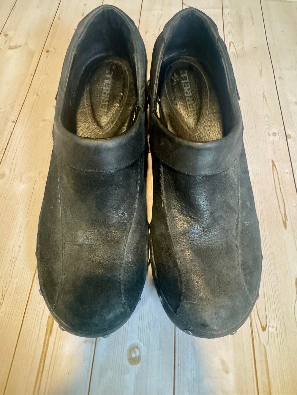 Merrell Black Leather Studded Slip-On Clogs Mules Women’s Size 8.5 Comfort Shoes